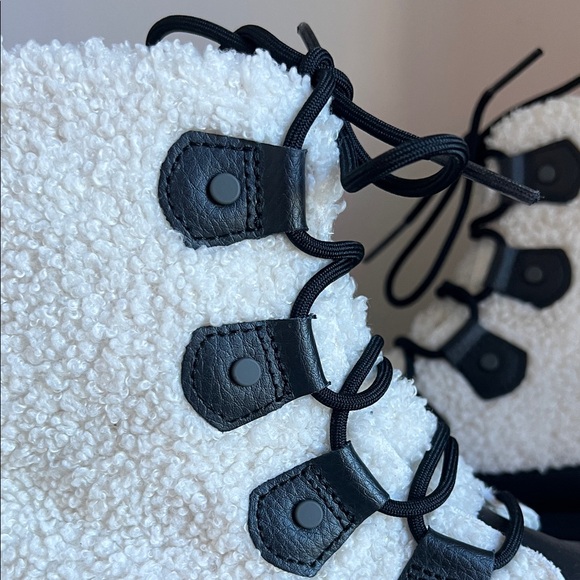 Sorel Black and Cream Women’s EUR 39.5 USA 8.5 Sherpa Boots - Picture 9 of 14